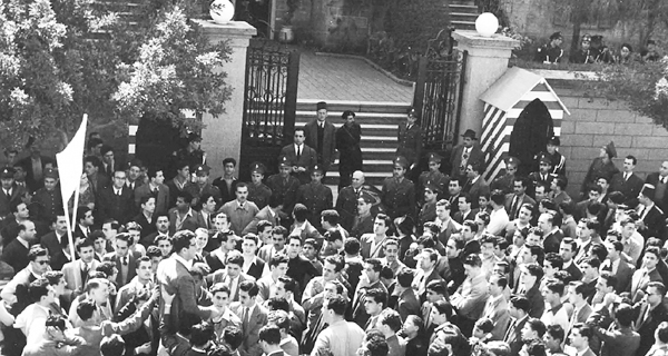 "قَطَّانٌ" في عمله .. "مُحسِنٌ" في حياته